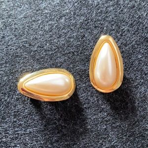 Faux pearl golden clip on earrings.
